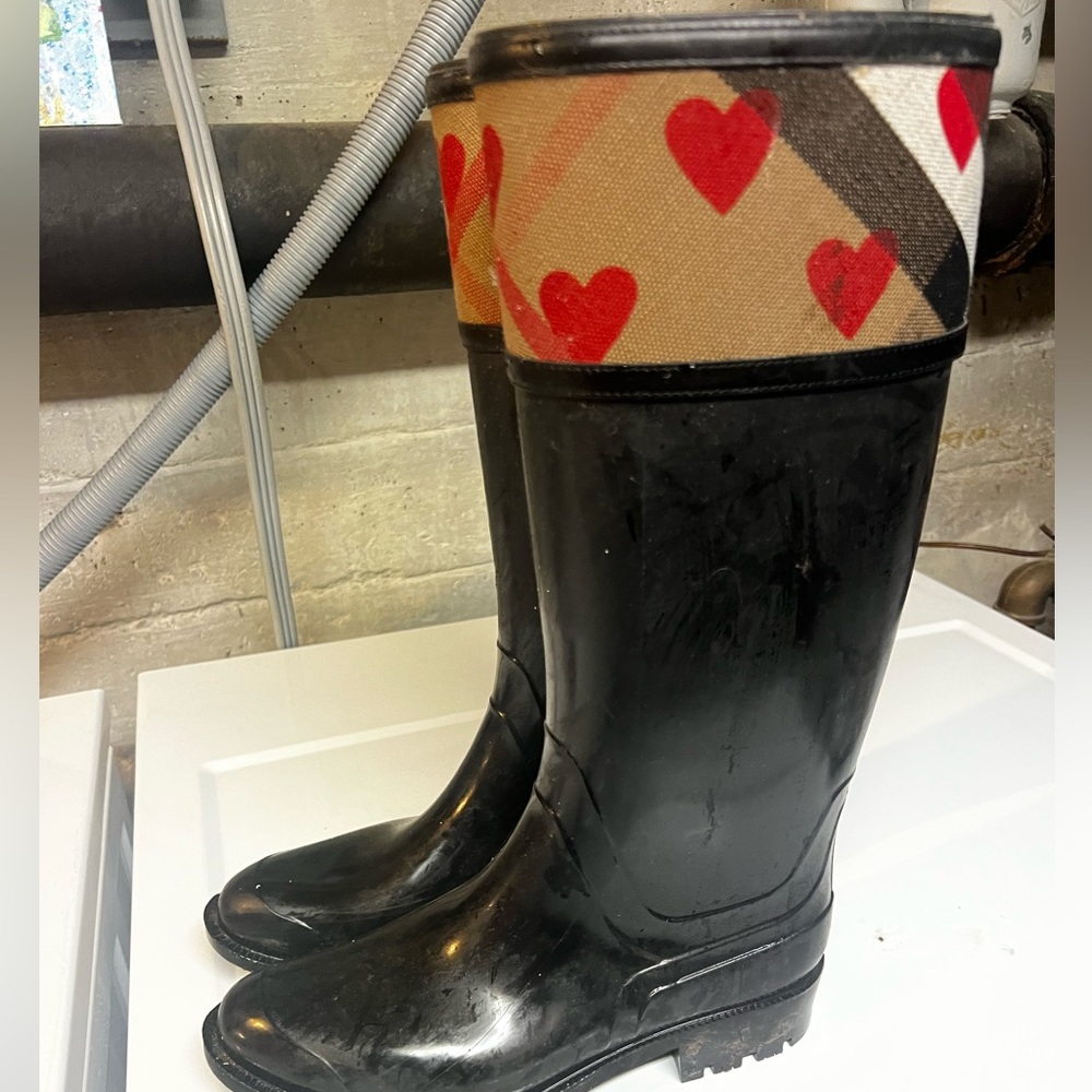 Burberry rain boots size 38